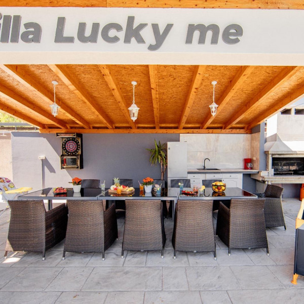 Villa Lukcy Me, Villa Lucky Me Ka&scaron;tel Novi