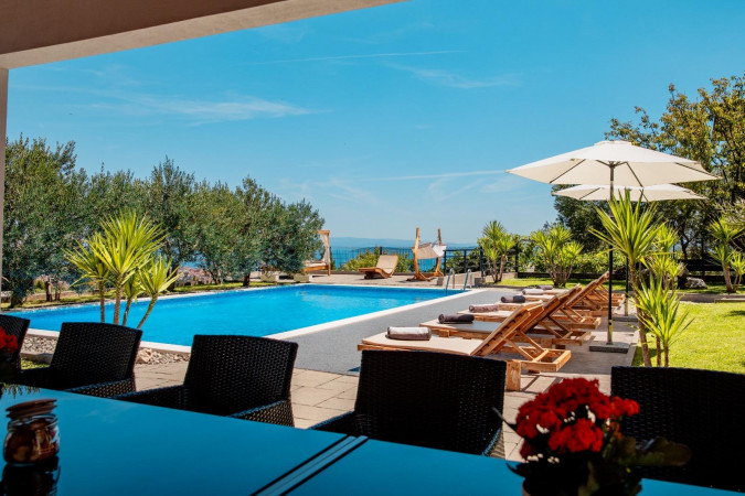 Complete privacy by the pool, Villa Lucky Me Ka&scaron;tel Novi